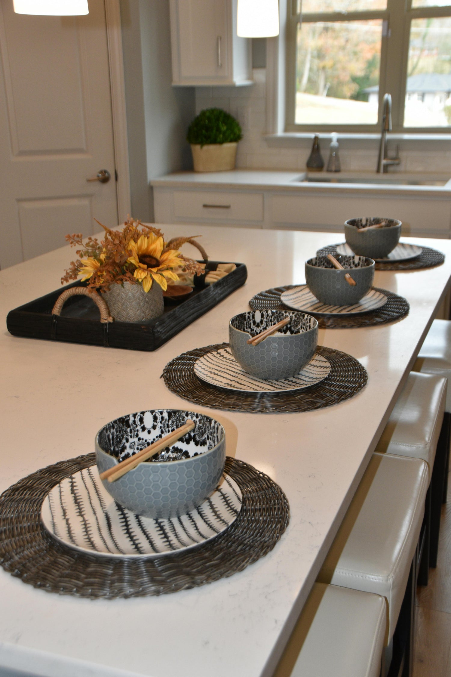 Kitchen & Dining